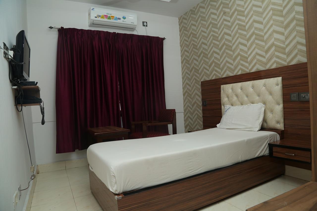 Konark Lodge Visakhapatnam Buitenkant foto